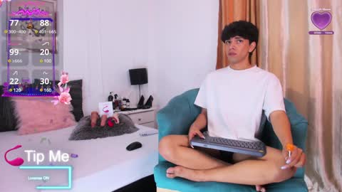 Snapshot of santy_carrington chatting on February 2025 08:35:02 PM Santiago Carrington online show from February 2025 08:35:02 PM