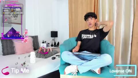 Snapshot of santy_carrington chatting on February 2025 08:50:02 PM Santiago Carrington online show from February 2025 08:50:02 PM