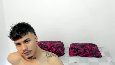 santy_of1 online show from April 2026 01:09:02 PM