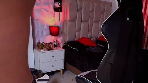 Santyago online show from February 2025 07:10:02 PM