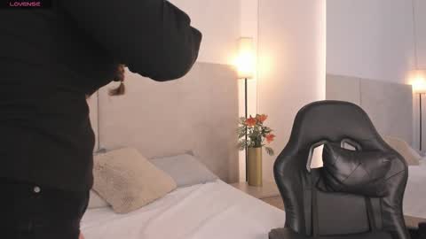 Saori  online show from November 2025 11:54:01 AM