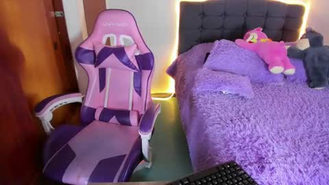 saphira online show from February 2025 07:10:01 PM