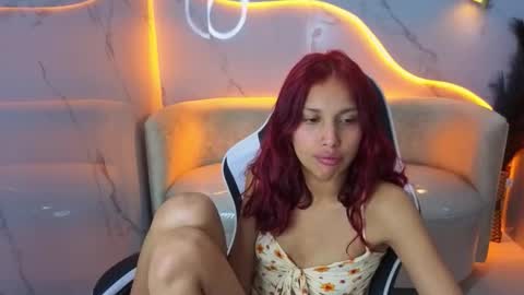 Snapshot of saphire_tx chatting on December 2025 01:38:01 PM Online 800 to 1400 online show from December 2025 01:38:01 PM