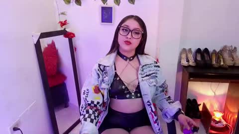 Snapshot of sapphire_lilac chatting on September 2025 03:28:01 AM Carla online show from September 2025 03:28:01 AM