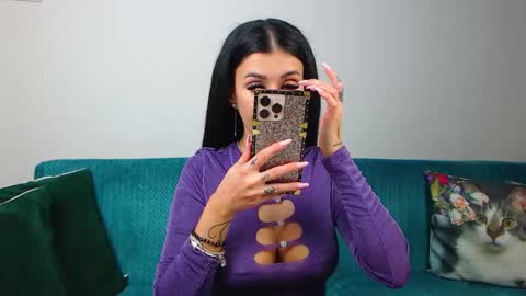 Im Sara I am happy to be here  online show from November 2025 05:55:02 PM