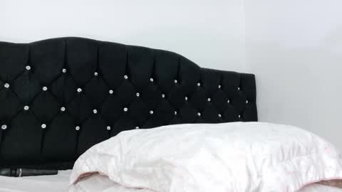 Snapshot of sara_kurttt chatting on February 2026 09:33:01 PM SARA online show from February 2026 09:33:01 PM