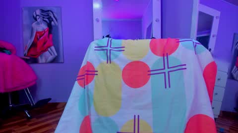 Snapshot of sara_leenn chatting on December 2024 10:02:01 AM online show from December 2024 10:02:01 AM