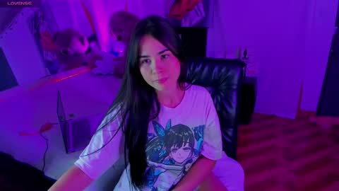 Snapshot of sara_leenn chatting on February 2025 04:47:02 AM online show from February 2025 04:47:02 AM