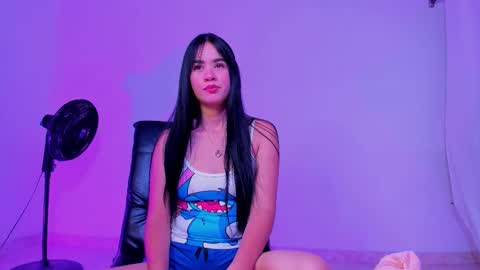 Snapshot of sara_leenn chatting on September 2025 04:34:02 AM online show from September 2025 04:34:02 AM