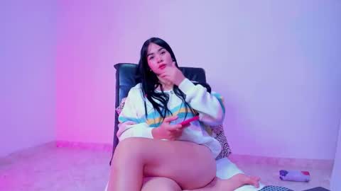 Snapshot of sara_leenn chatting on September 2025 06:01:02 AM online show from September 2025 06:01:02 AM