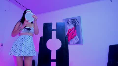 Snapshot of sara_leenn chatting on October 2025 05:26:02 AM online show from October 2025 05:26:02 AM