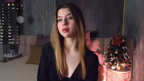 Snapshot of sara_lewiis chatting on December 2025 04:44:01 PM Sara online show from December 2025 04:44:01 PM