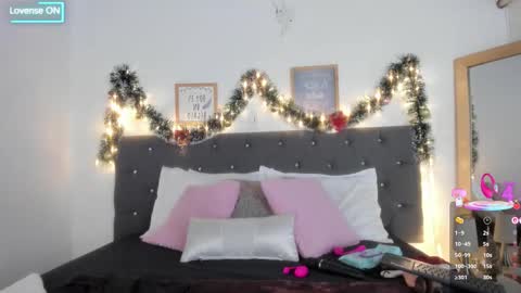 Snapshot of sara_puertaa chatting on December 2025 05:50:01 PM Sara online show from December 2025 05:50:01 PM