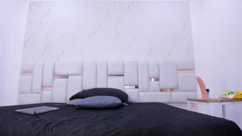 sara_sm1th_ online show from May 2026 12:46:02 PM
