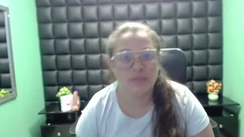 sara_thonson_ online show from February 2025 01:19:02 PM