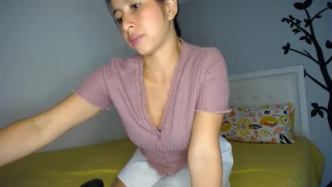 Snapshot of sara_tris chatting on December 2024 03:36:02 AM Sara online show from December 2024 03:36:02 AM