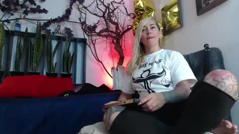 Sara Valkyria online show from October 2025 07:14:02 PM