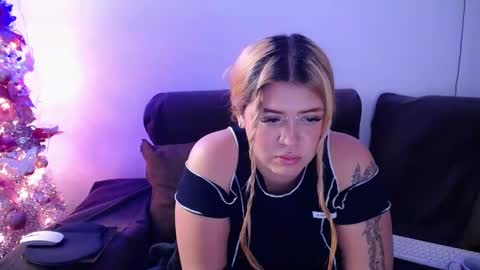 Snapshot of sara_winehouse1 chatting on December 2024 06:16:02 PM 1 online show from December 2024 06:16:02 PM