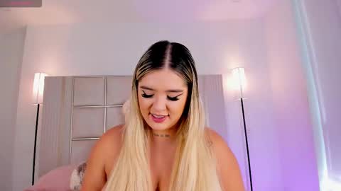 Sara Miller  online show from November 2025 04:39:01 PM