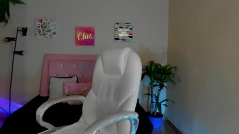 Snapshot of saraa_ramirez chatting on February 2025 11:39:02 AM Sarah Ramirez online show from February 2025 11:39:02 AM