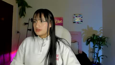 Snapshot of saraa_ramirez chatting on February 2025 05:43:01 PM Sarah Ramirez online show from February 2025 05:43:01 PM