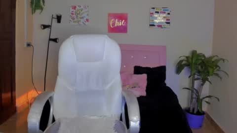 Snapshot of saraa_ramirez chatting on February 2025 02:44:02 PM Sarah Ramirez online show from February 2025 02:44:02 PM