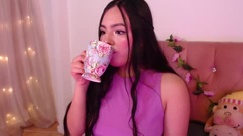 Snapshot of saraa_swett chatting on January 2025 03:22:02 PM online show from January 2025 03:22:02 PM