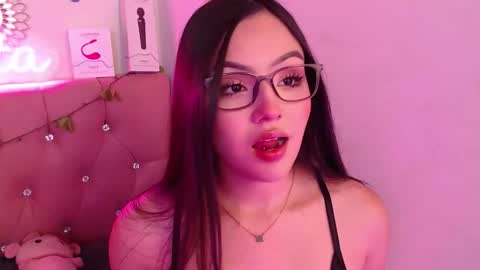 Snapshot of saraa_swett chatting on October 2025 03:46:02 PM online show from October 2025 03:46:02 PM