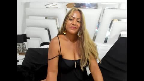 Snapshot of saraajhons chatting on November 2025 10:11:02 PM Sara online show from November 2025 10:11:02 PM