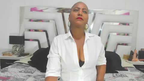 Snapshot of saraajhons chatting on November 2025 09:06:01 PM Sara online show from November 2025 09:06:01 PM