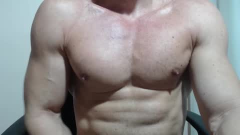 saradorj92 online show from February 2026 03:39:01 AM