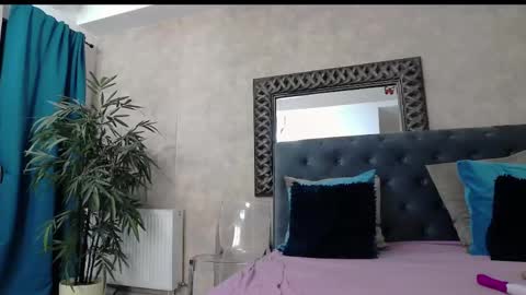 saraelise online show from May 2026 05:29:02 PM