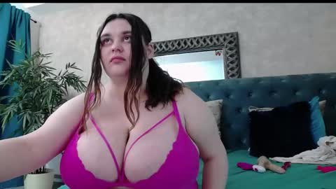 saraelise online show from May 2026 05:19:01 PM