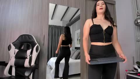  Sara Gomez  online show from May 2026 02:01:02 PM