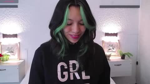 Snapshot of sarah_cute028 chatting on February 2026 01:48:01 PM Sarah online show from February 2026 01:48:01 PM