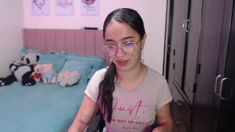 Sarah online show from February 2025 11:33:02 PM