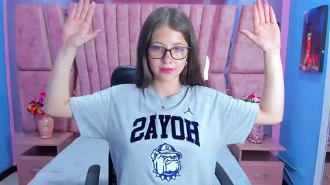 Snapshot of sarah_sweett_ chatting on February 2025 05:04:02 PM Sarah online show from February 2025 05:04:02 PM