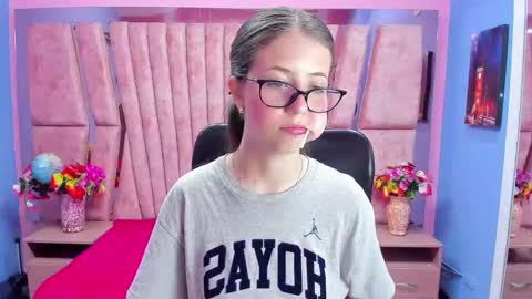 Snapshot of sarah_sweett_ chatting on October 2025 02:14:01 PM Sarah online show from October 2025 02:14:01 PM