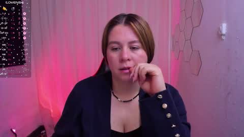 Snapshot of sarah_t_ chatting on February 2026 06:22:01 AM Sarah online show from February 2026 06:22:01 AM