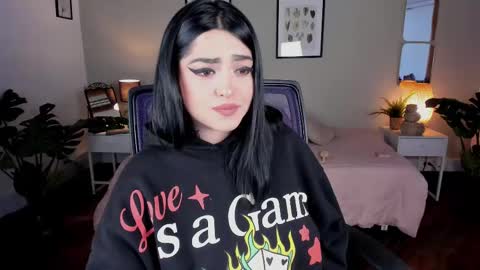   online show from February 2025 08:03:02 PM