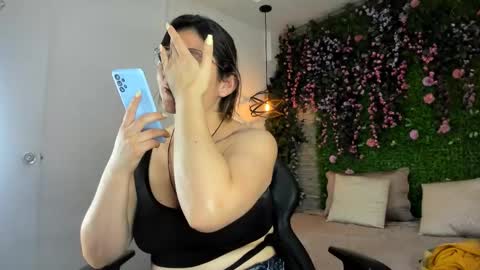 Sarah Deyvis online show from December 2025 03:17:02 PM