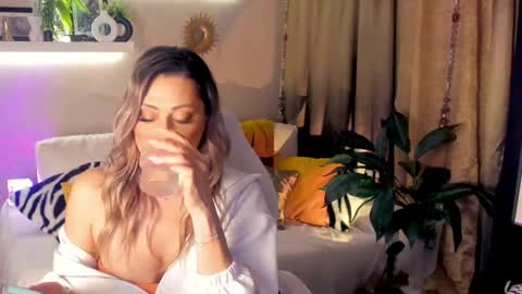 Divine Sarah NONUDE model online show from May 2026 06:35:02 PM