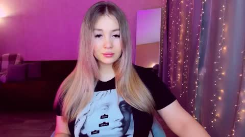 Sarah online show from March 2025 06:12:02 PM