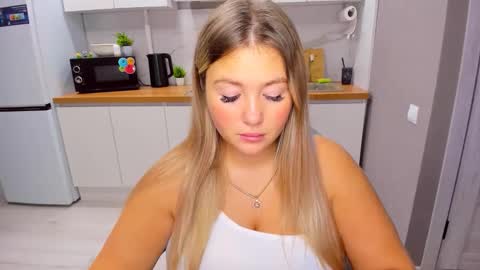 Sarah online show from October 2025 03:12:01 PM