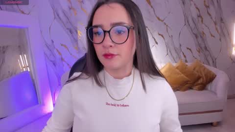 Snapshot of sarahrhodes_ chatting on October 2025 11:32:02 AM Sarah Rhodes online show from October 2025 11:32:02 AM