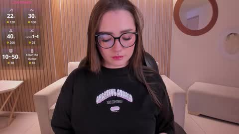 Snapshot of sarahrhodes_ chatting on October 2025 12:13:02 PM Sarah Rhodes online show from October 2025 12:13:02 PM