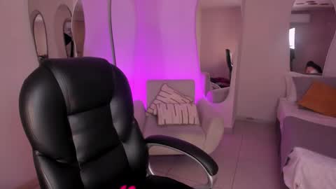 Snapshot of sarahrhodes_ chatting on November 2025 12:26:01 PM Sarah Rhodes online show from November 2025 12:26:01 PM