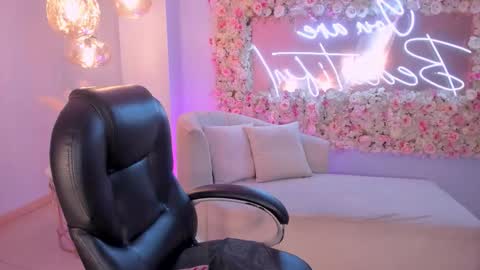 Snapshot of sarahrhodes_ chatting on January 2026 05:27:02 PM Sarah Rhodes online show from January 2026 05:27:02 PM