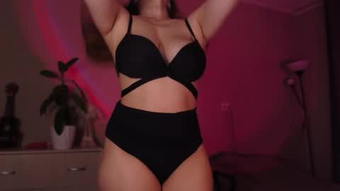 Sarah online show from October 2025 03:24:01 PM