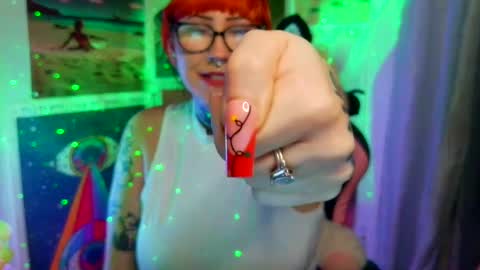 Sarah T online show from November 2025 07:07:01 AM